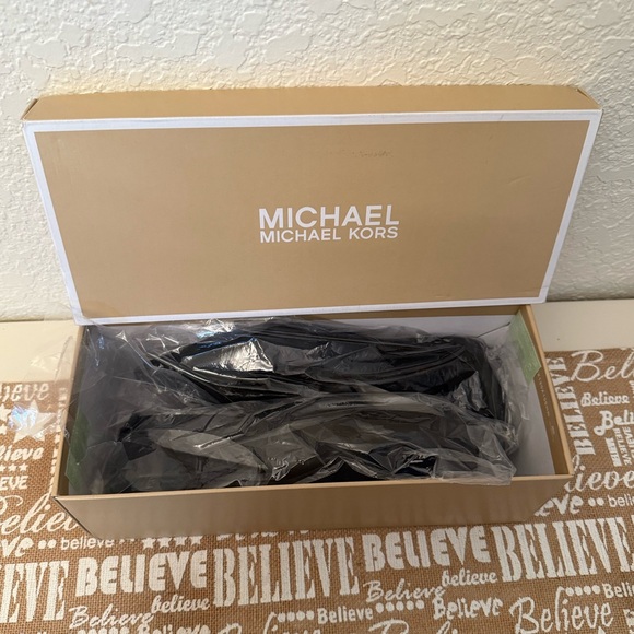 NIB MICHAEL Michael Kors Pointed Toe Flats - Picture 15 of 16